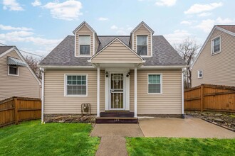 123 James Ave in North Versailles, PA - Foto de edificio - Building Photo