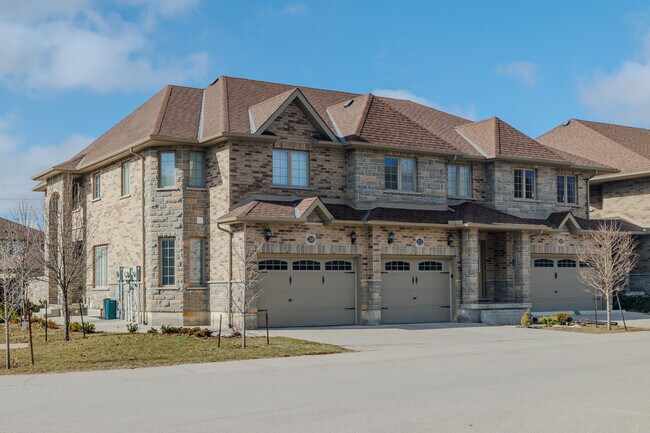 714 Townhouses in Guelph, ON - Building Photo - Building Photo