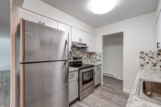 Images Springcreek Apartments in Milwaukie, OR - Foto de edificio - Building Photo