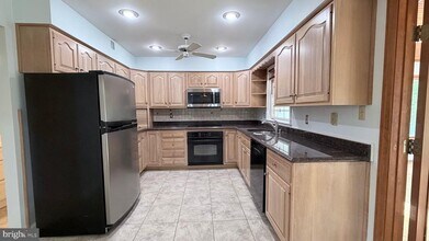 4325 Majestic Ln in Fairfax, VA - Building Photo - Building Photo