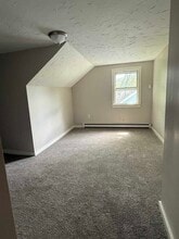 9 Orchard St, Unit 3R in Easthampton, MA - Building Photo - Building Photo