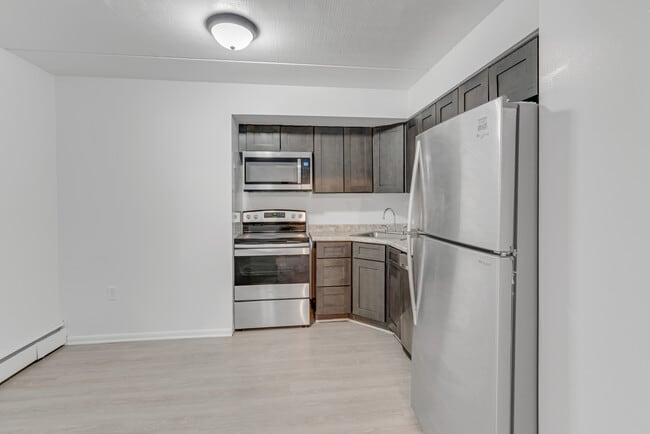 Glenmore Place Apartments in Clifton Heights, PA - Foto de edificio - Building Photo
