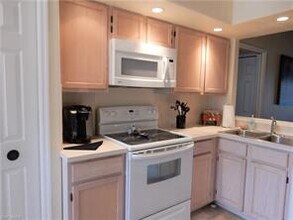13010 Amberley Ct-Unit -211 in Bonita Springs, FL - Building Photo - Building Photo