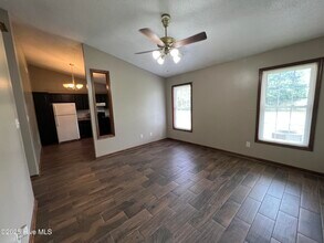 725 Pinewood Dr in Jacksonville, NC - Building Photo - Building Photo