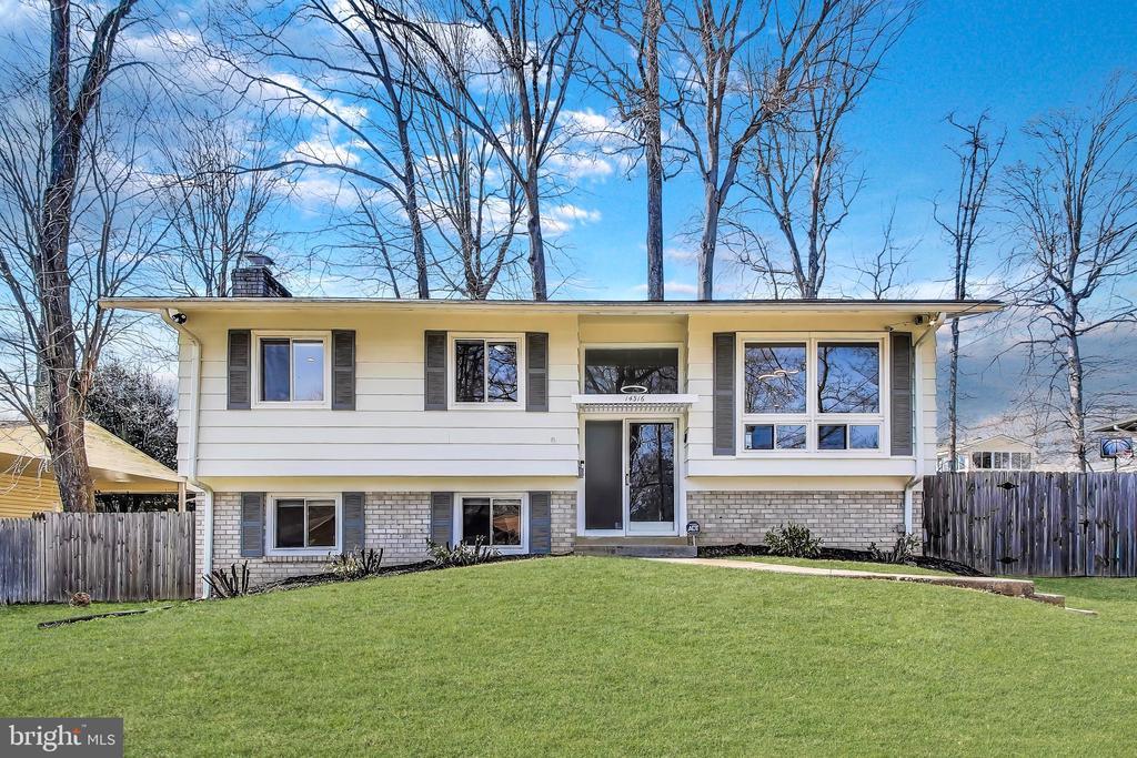 14316 Woodcrest Dr in Rockville, MD - Building Photo