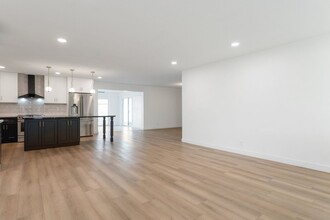2202 W Berridge Ln in Phoenix, AZ - Building Photo - Building Photo