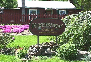 Riverview  Court in The Dalles, OR - Building Photo