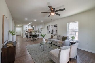 1101 Anthony St in McKinney, TX - Foto de edificio - Building Photo