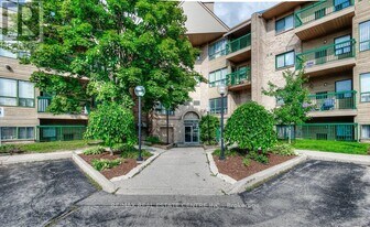 15 Hofstetter Ave in Kitchener, ON - Building Photo