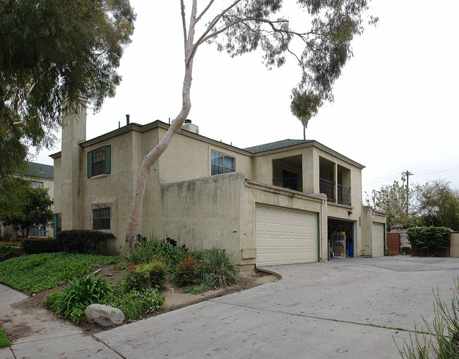 2514 Monte Carlo Dr in Santa Ana, CA - Foto de edificio - Building Photo