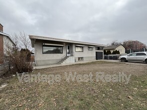 1395 Gordon Dr in Kelowna, BC - Building Photo - Building Photo