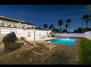5040 NE 22nd Ave in Lighthouse Point, FL - Building Photo - Building Photo
