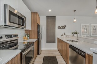 Skidmore Apartments in Portland, OR - Building Photo