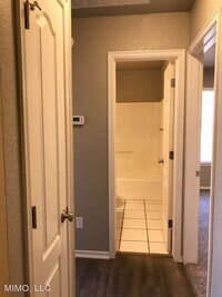 900 Shadowhill St photo'