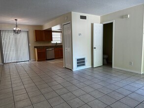 2017 N Kelley Ave in Kissimmee, FL - Building Photo - Building Photo
