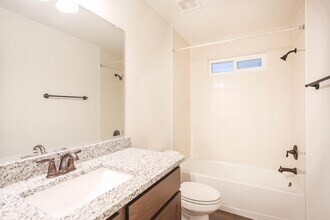 10330 Lynwood Branch in San Antonio, TX - Building Photo - Building Photo