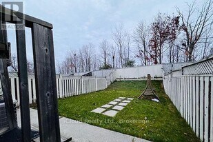 3362 Angel Pass Dr in Mississauga, ON - Building Photo