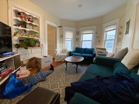 300 Boston Ave, Unit 2 in Medford, MA - Building Photo