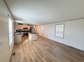 154 Pheasant Run in Lapeer, MI - Building Photo