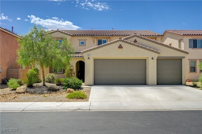property at 2977 Queen Lake Ct