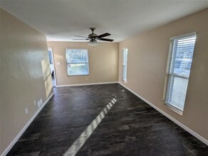 5807 Cherry Park in Austin, TX - Foto de edificio - Building Photo