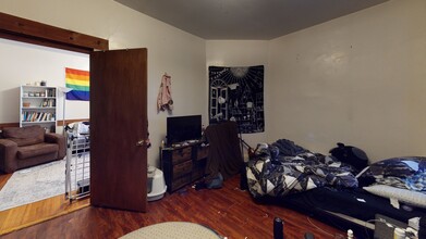 40 Mozart St, Unit 1 in Boston, MA - Foto de edificio - Building Photo