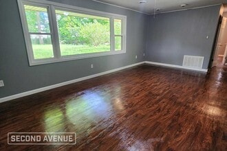 1224 Maycroft Rd in Lansing, MI - Building Photo - Building Photo