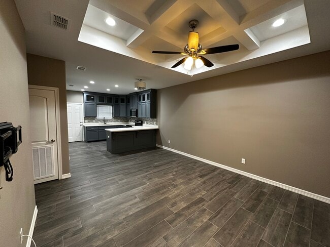 2005 Harrison St, Unit 3 in Weslaco, TX - Foto de edificio - Building Photo