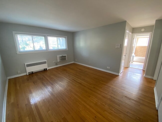 1822 Monroe St, Unit 1E in Evanston, IL - Foto de edificio - Building Photo