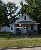 330 Franklin St in Carlyle, IL - Building Photo