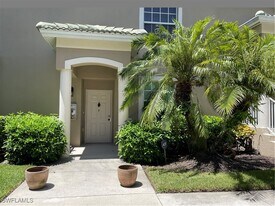 3555 Laurel Greens Ln N in Naples, FL - Building Photo