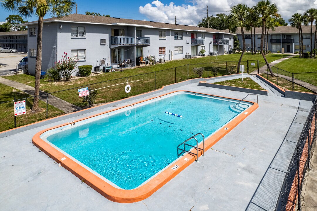 Hibiscus Place Apartments in Orlando, FL - Building Photo