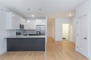7505 Park Ave in North Bergen, NJ - Building Photo