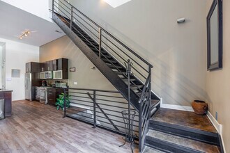 1002 W Lake St, Unit 2 in Chicago, IL - Building Photo - Building Photo