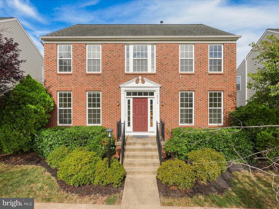 6713 Selbourne Ln in Gainesville, VA - Building Photo