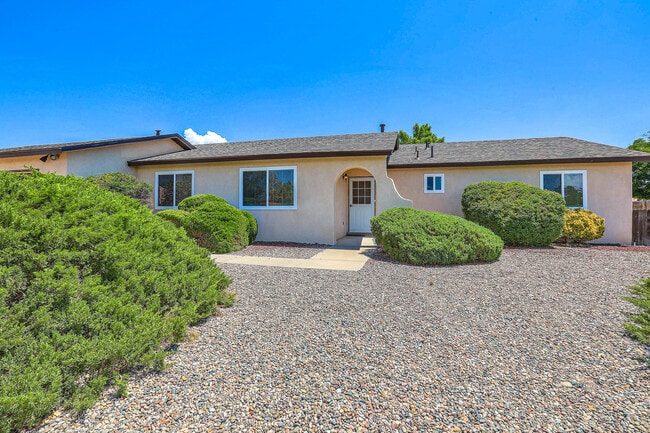 204 Veja Baja Dr SE in Rio Rancho, NM - Building Photo - Building Photo