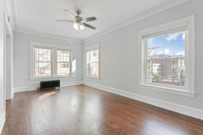 1059 W Glenlake Ave in Chicago, IL - Building Photo - Building Photo