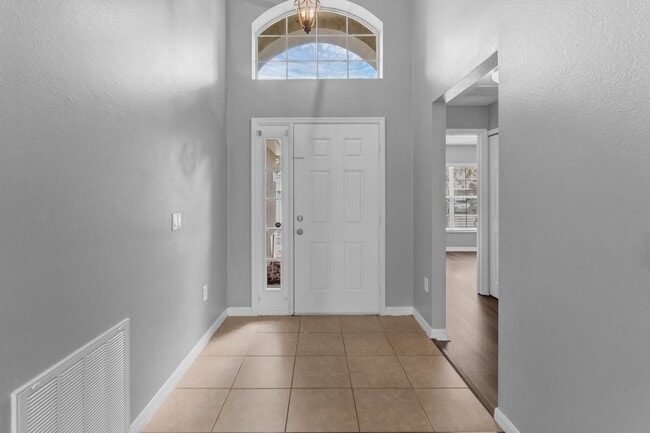 13820 Mirror Lake Dr in Orlando, FL - Building Photo - Building Photo