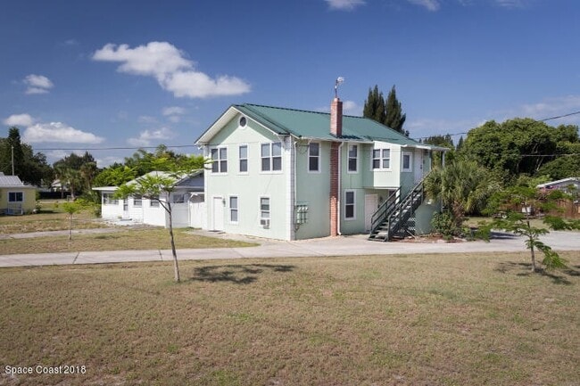 property at 1708 Oak St