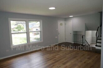 22750 Valley Dr in Richton Park, IL - Building Photo - Building Photo