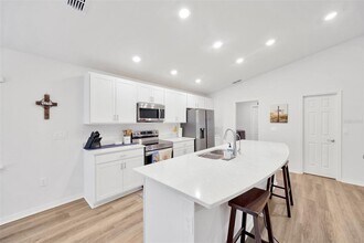 1072 Aruba Ave in Mulberry, FL - Building Photo - Building Photo