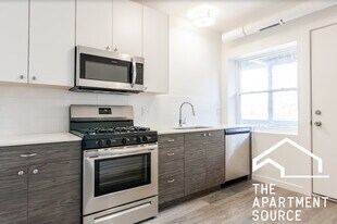 1704 W Glenlake Ave in Chicago, IL - Building Photo