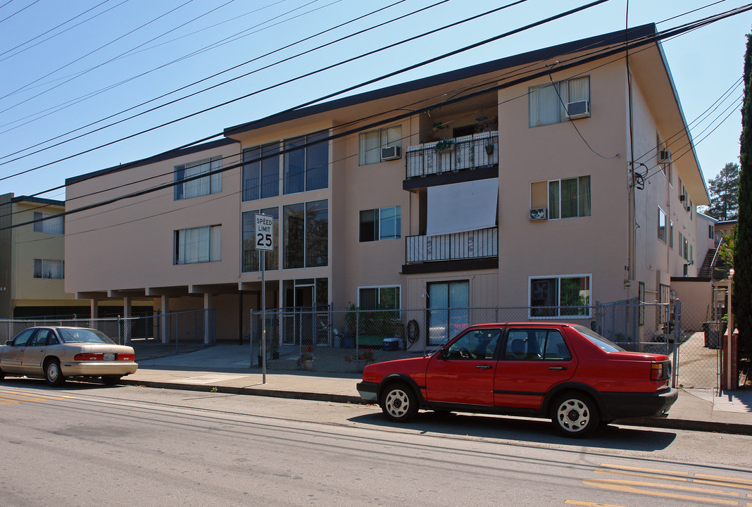 550 Charter St in Redwood City, CA - Building Photo