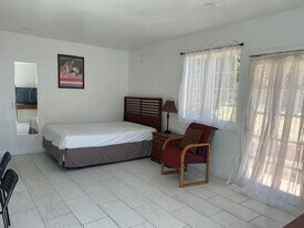 15338 Hart St in Los Angeles, CA - Building Photo