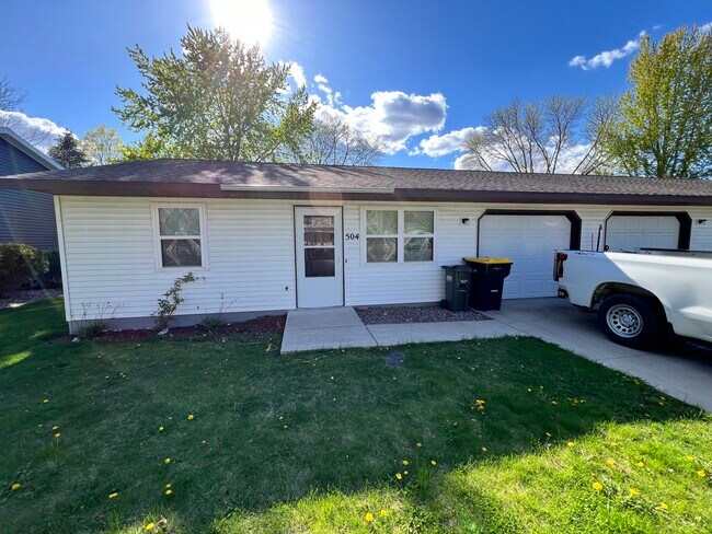 504 Galles Dr, Unit 504 Galles in Redwood Falls, MN - Foto de edificio - Building Photo