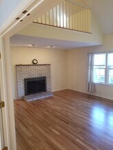 24 Washington Green in Walpole, MA - Foto de edificio - Building Photo