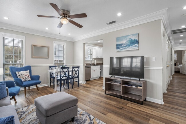 426 Russell Ave in Long Beach, MS - Foto de edificio - Building Photo