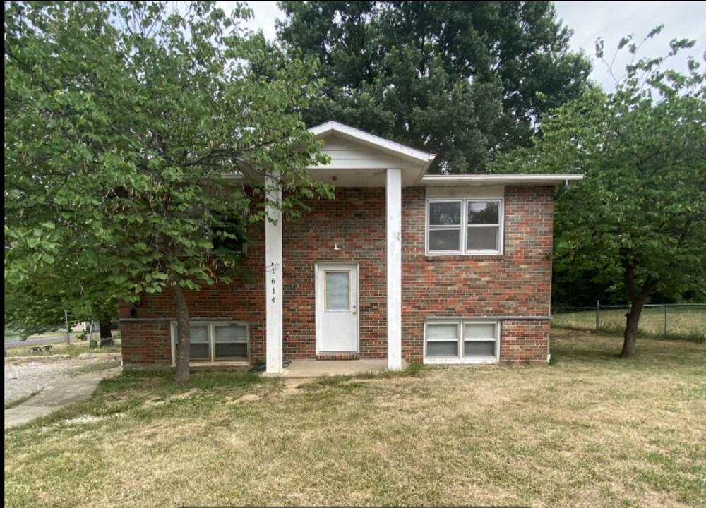 1614 Boyd Ln in Columbia, MO - Building Photo