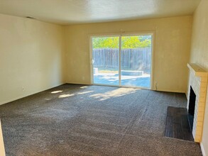 625 Arthur Dr in West Sacramento, CA - Building Photo - Building Photo