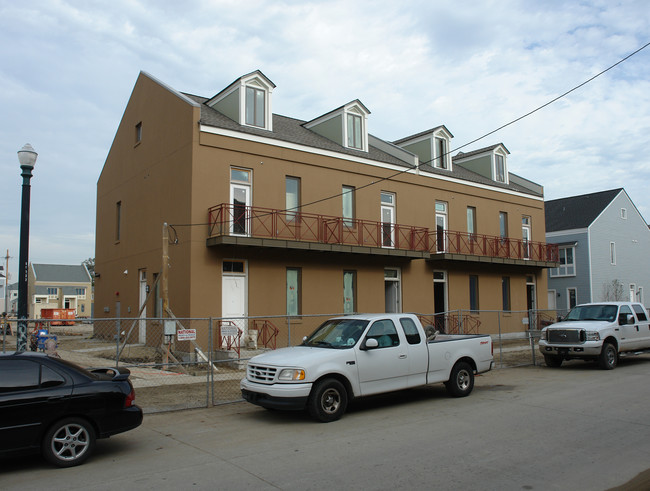 2011 Rousseau St in New Orleans, LA - Building Photo - Building Photo